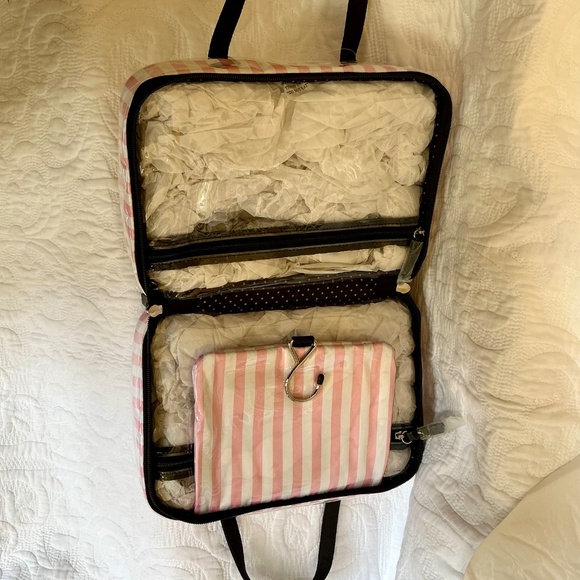 Victoria’s Secret toiletry bag -NWT - Picture 8 of 16